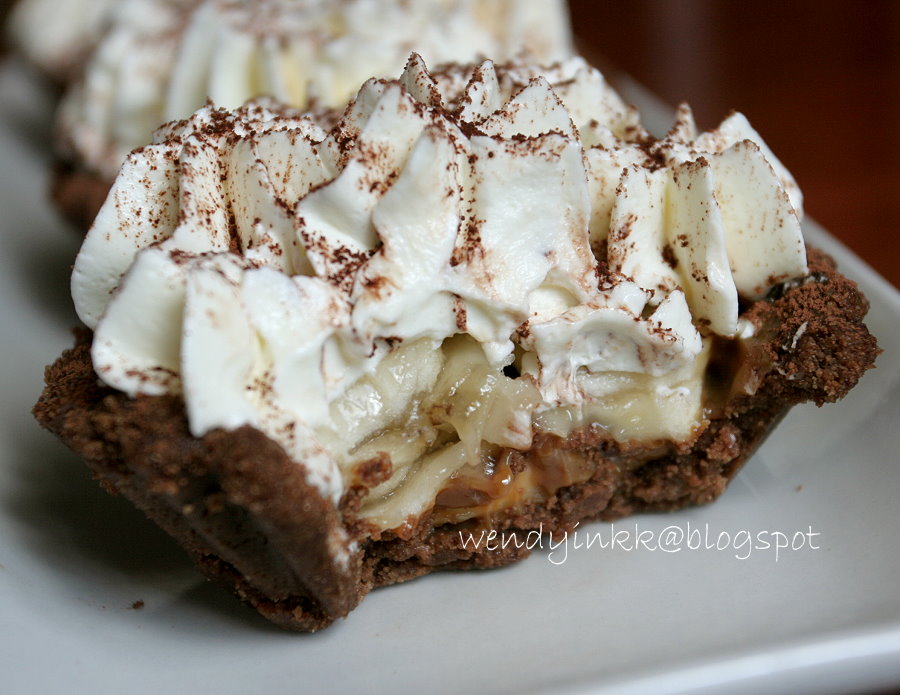 Get Exclusive Access! Grasshopper pie often uses a crushed chocolate-mint-wafer crust, and cheesecake, which while not a pie, employs a cookie crust more often than not. Although not traditional, a pie such as lemon meringue also tastes great with a cookie crust. Ready to make a cookie crumb pie crust?